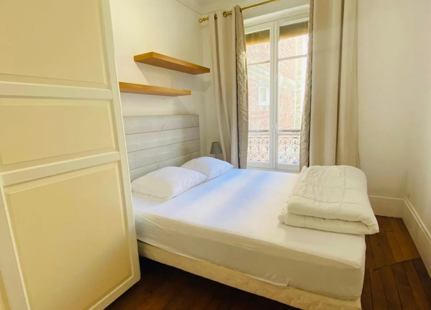 Motte Picquet Theatre Paris Apartment France